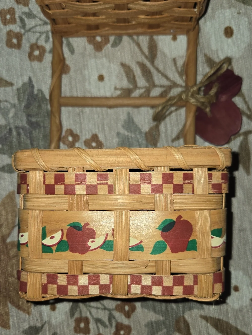 Vintage Country Style Apple Harvest Woven Wall Pocket Basket.